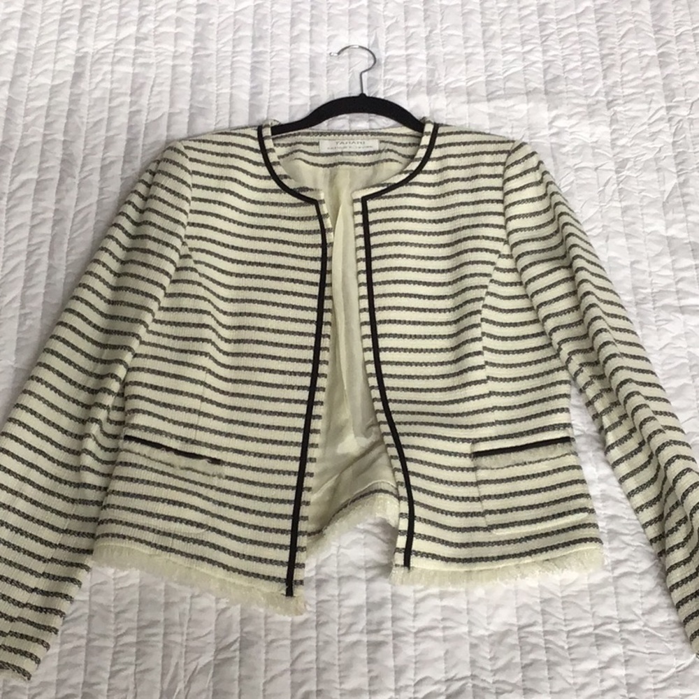 Womens off white and black striped blazer. Tahari size 8. - Picture 2 of 4